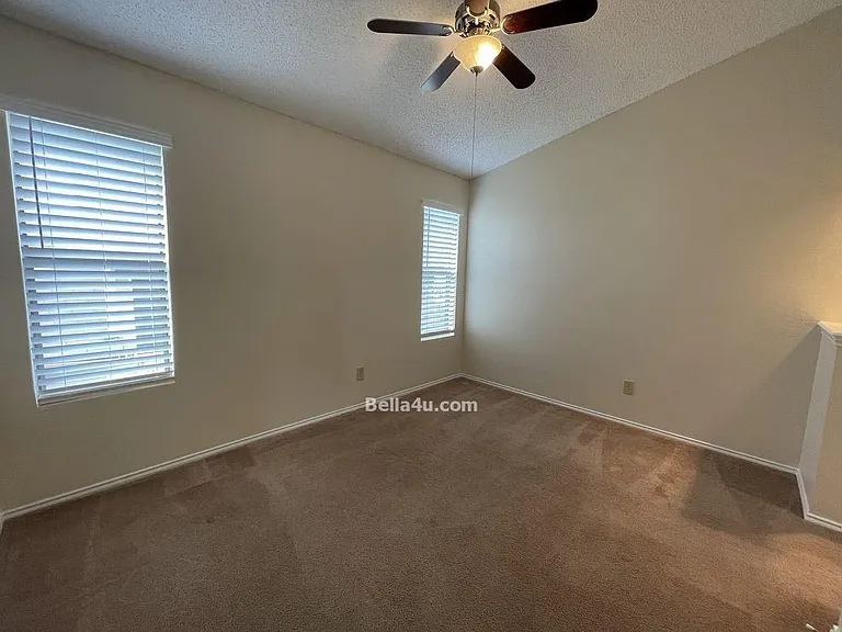 512 Eberhart Ln #605 — Photo 13