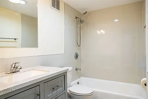 331 Harvard St — Photo 2