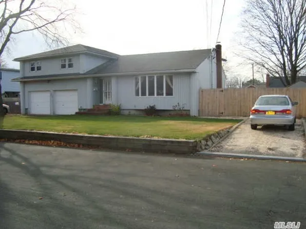 100 E 7th St, Deer Park, NY 11729