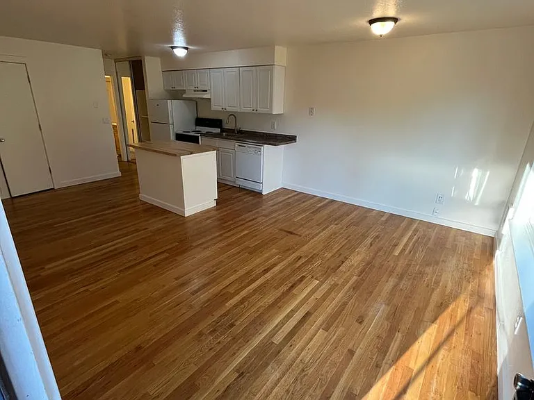 2230 SE Yamhill St #1 — Photo 9