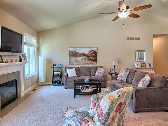 5th image of 32824 Kathleen Dr