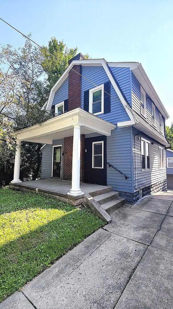 *Beautifully Updated & Spacious 3BD/2BA Single Family Home Available in East Liberty* — Photo 1