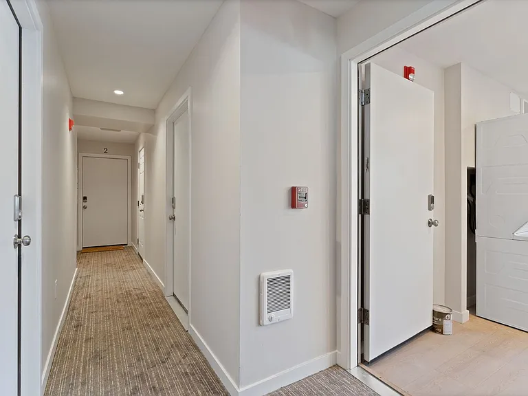 McKinnley Apartments - Luxury Studios! — Photo 26
