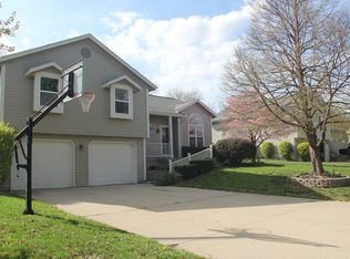 636 NE Adams Dr, Lees Summit, MO 64086