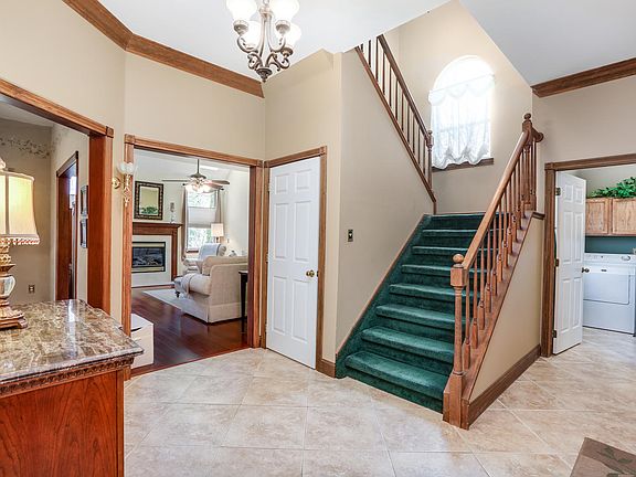 3rd image of 275 Oxford Lake Dr