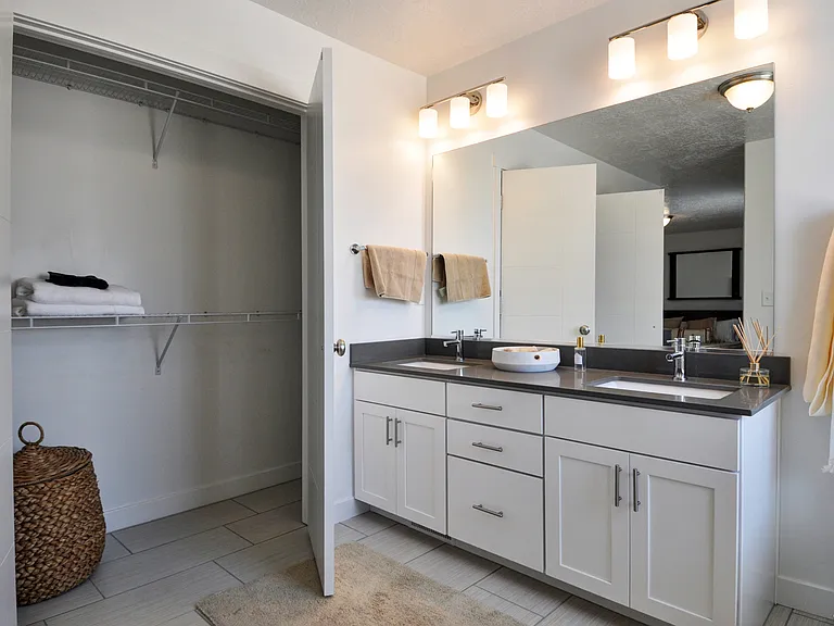 521 N 290 E — Photo 13