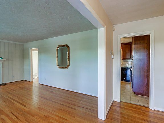 5th image of 700 Mohawk Dr