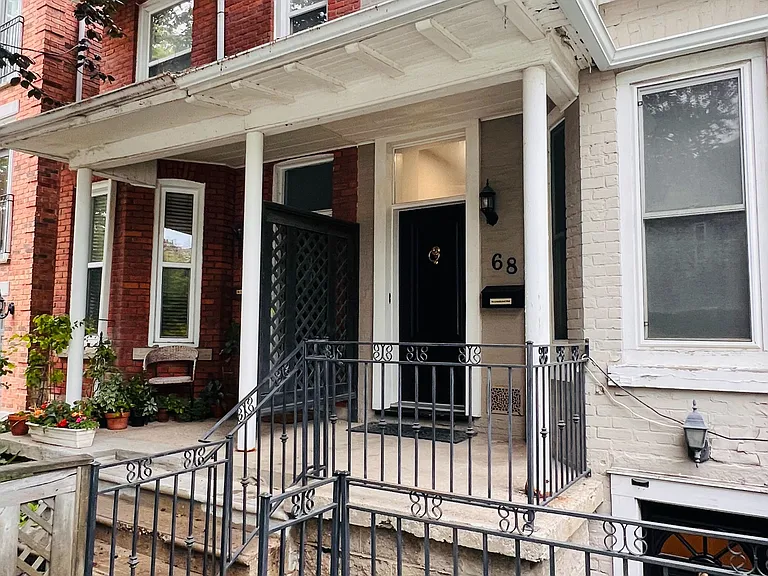 68 Macpherson Ave — Photo 25