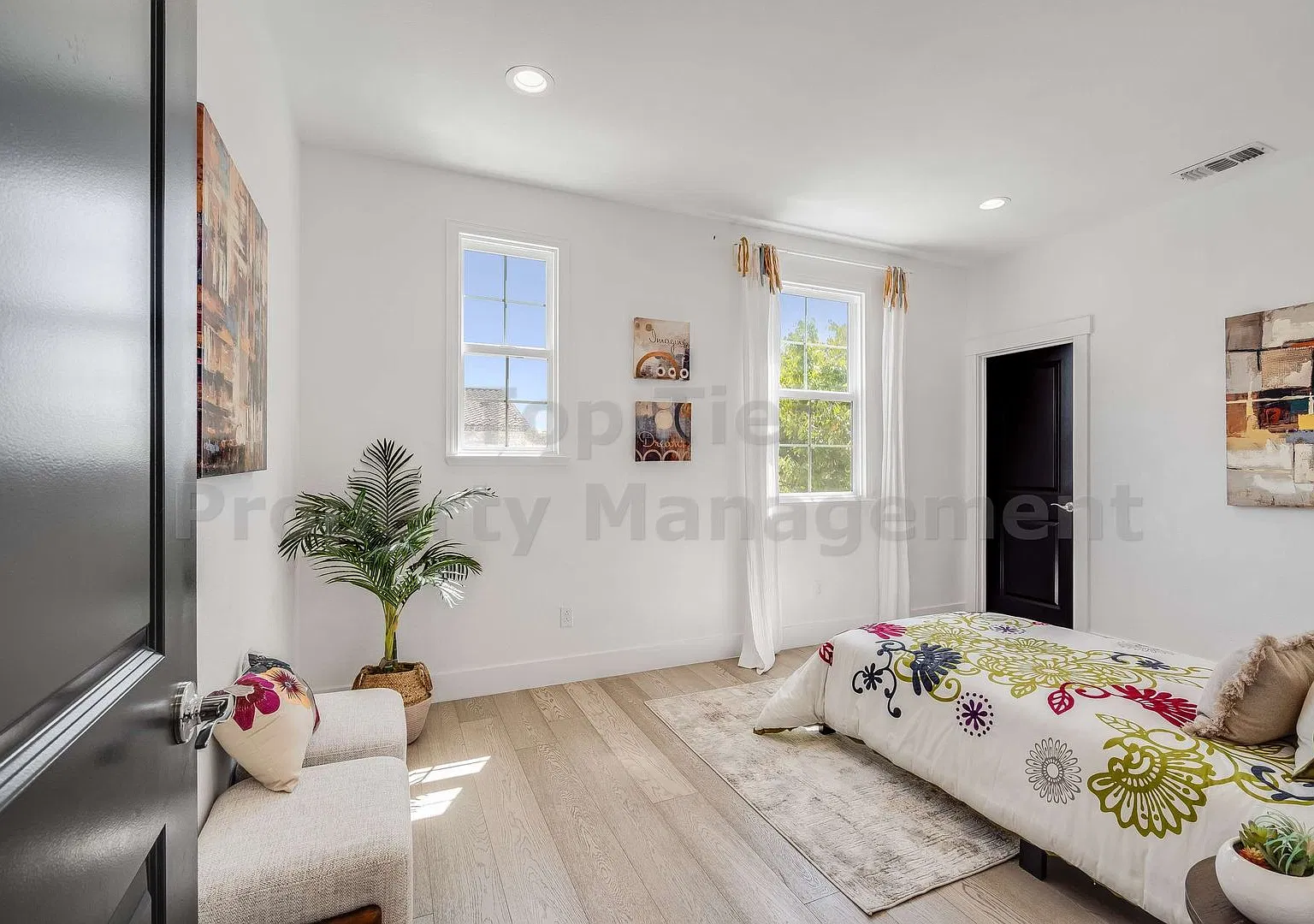 Spectacular 4 bed, 3 bath, 2,558 sq ft House for Rent Now-Available NOW — Photo 3