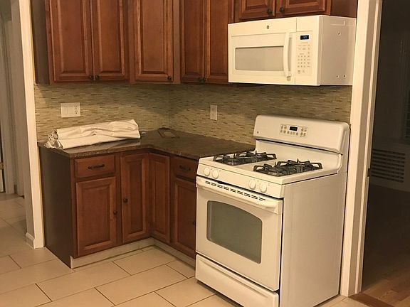3rd image of 80 Crotona Ave #2