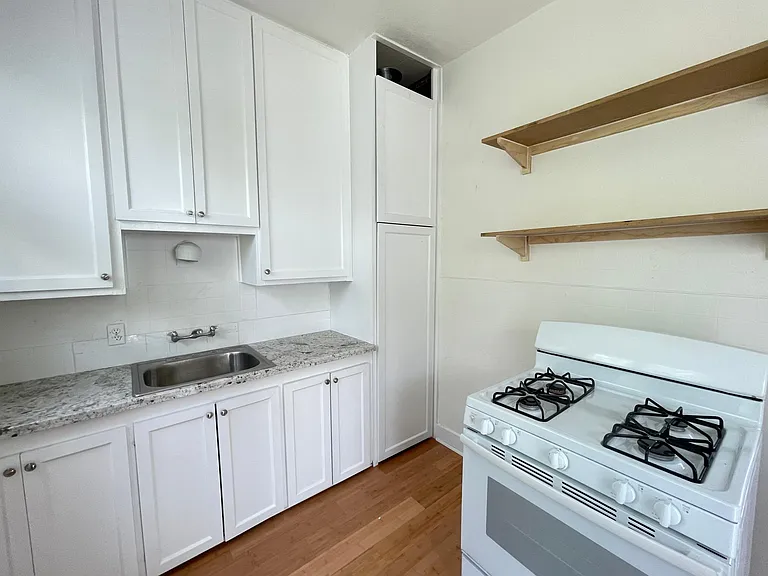 824 Costello Ln — Photo 3