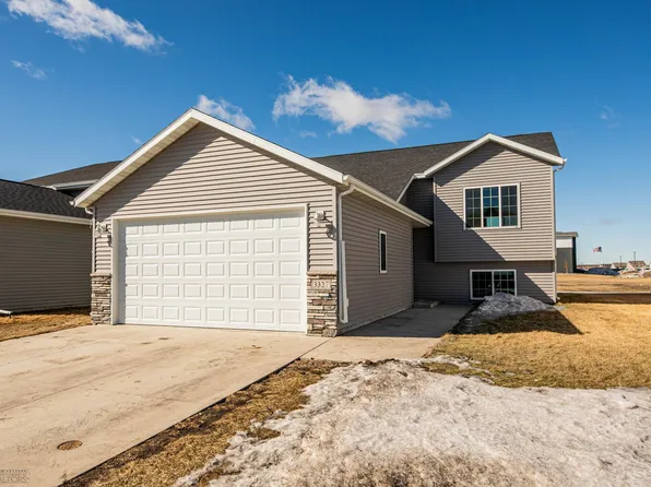 3327 30th St S, Moorhead, MN 56560