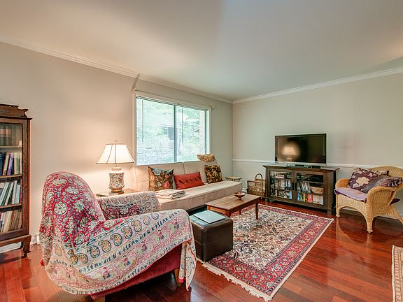 Living room w/ wood floors