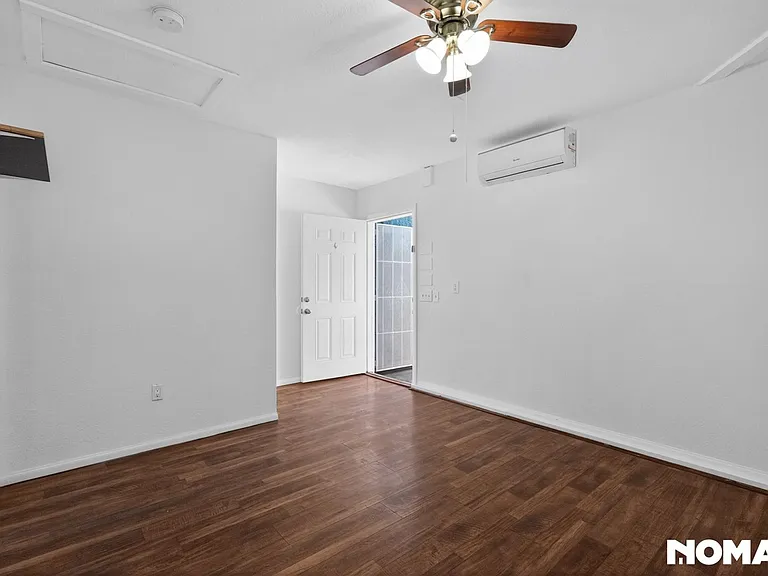 7705 Babcock Ave — Photo 15