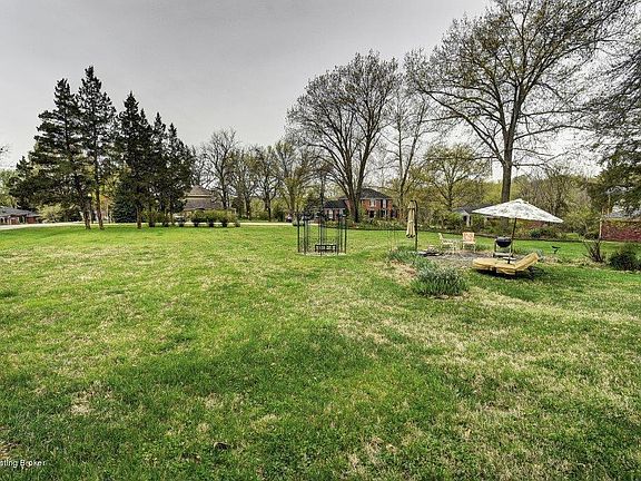 5th image of 7601 Laurel Hill Pl
