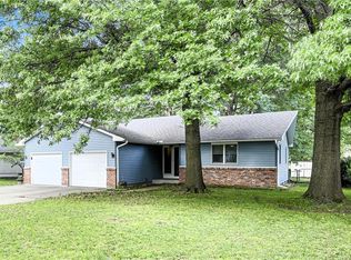 207 S Broadmoor St, Louisburg, KS 66053
