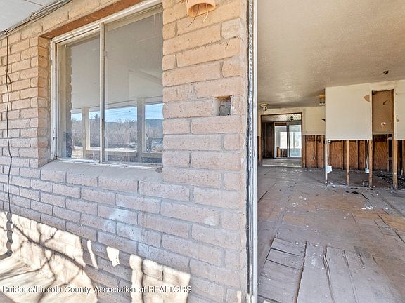 3rd image of 211 Highlands Ln