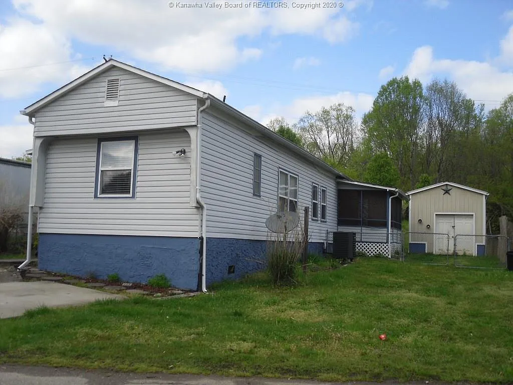311 Empire Dr photo 1