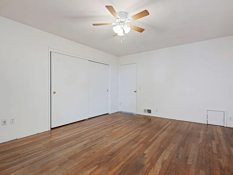 2120 State St — Photo 17