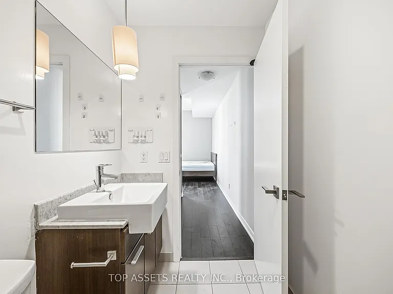 770 Bay St #2112 — Photo 14