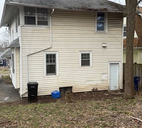 3rd image of 253 Fenway Dr