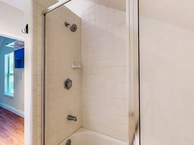 1133 Edwards St — Photo 20