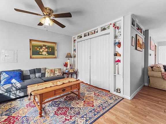 4th image of 608 OCEAN AVE