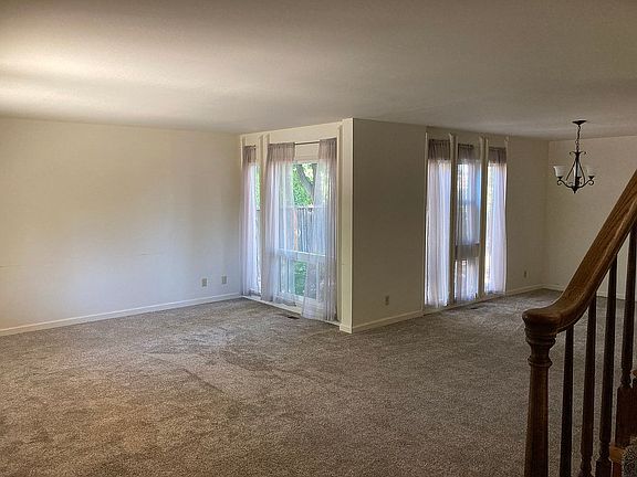 2nd image of 1094 Queen Anne Dr