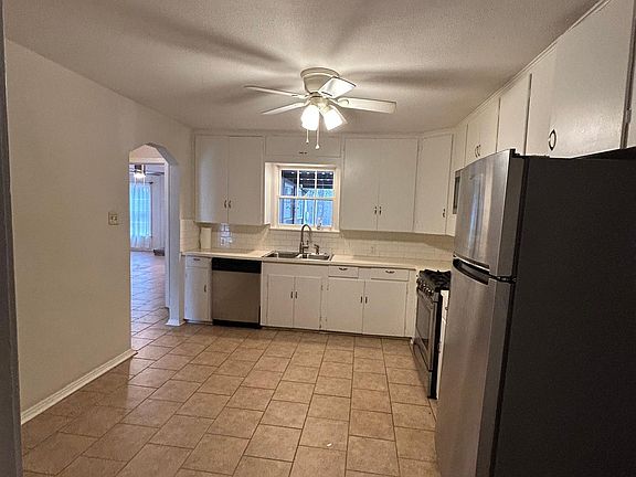 5th image of 713 Saint Thomas Dr