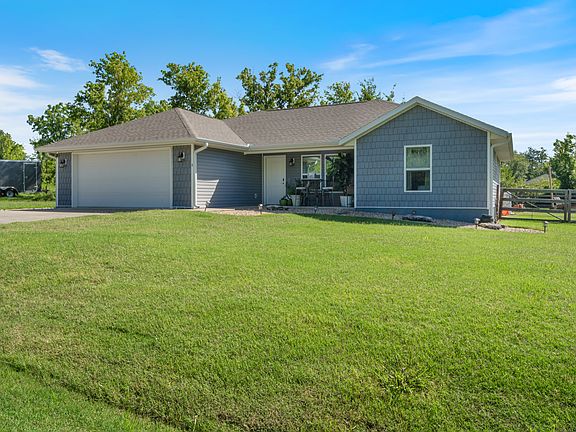 2nd image of 4 Lockhart Ln
