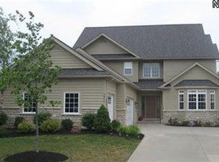 4950 Glengary Ln, Cleveland, OH 44124