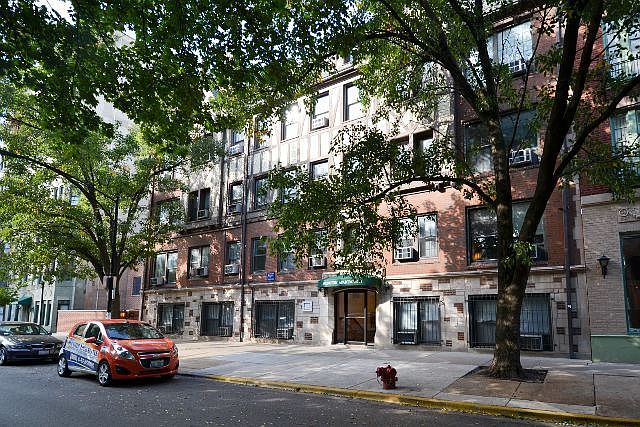1st image of 536 W Arlington Pl APT 211