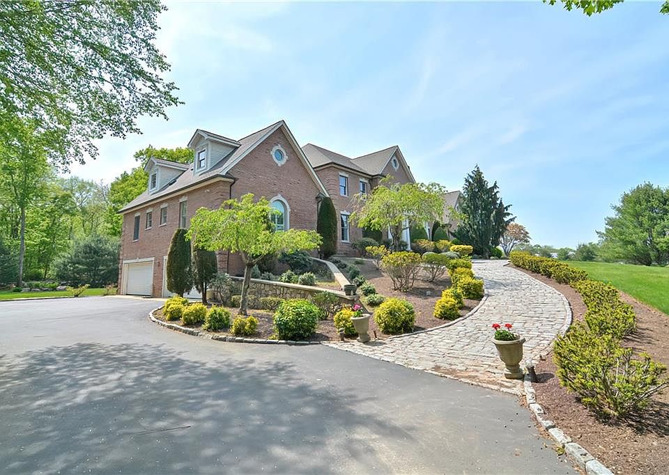 581 Pippin Orchard Rd, Cranston, RI 02921 Zillow