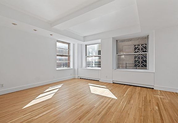 4th image of 40 E 61st St APT 6A