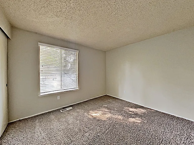 32733 32nd Ave SW — Photo 8