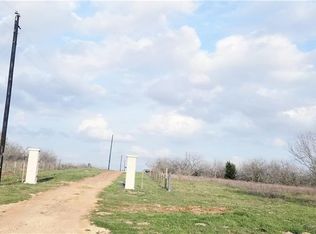 421 Fox Ln, Lockhart, TX 78644