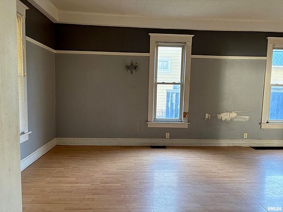 4th image of 210 E Adams St