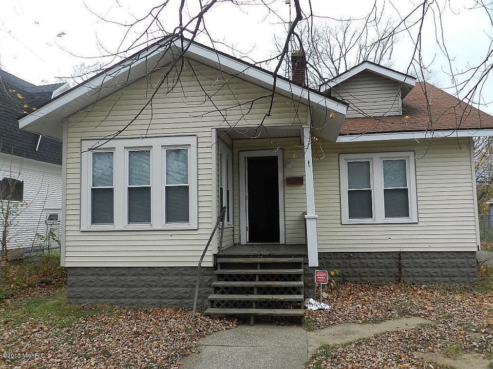 1st image of 814 Pearl St