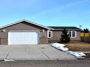 3818 Greensboro Dr, Bismarck, ND 58503