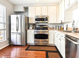 2495 Angeline Dr APT 303, Herndon, VA 20171