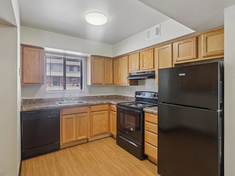 Valley Park Townhomes — Photo 5