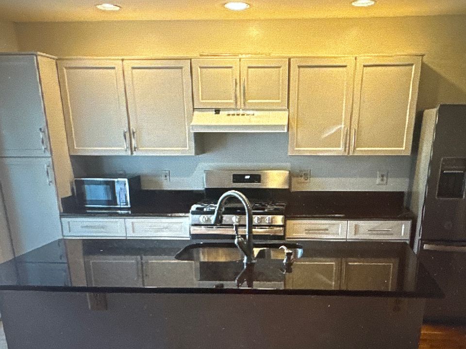 2nd image of 12097 Edgemere Cir
