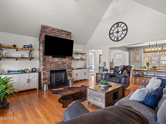 4th image of 317 Georgee Rd