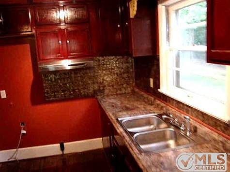 4th image of 3012 Campbellsville Pike