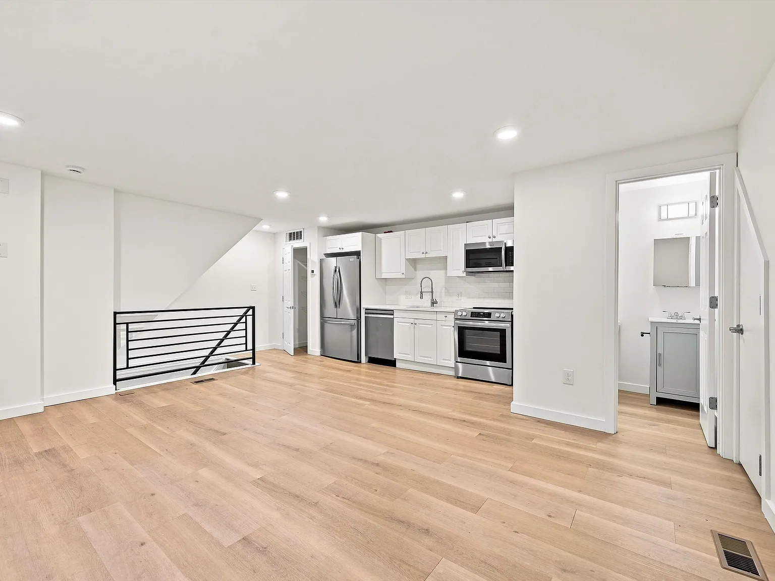 400 N Front St Unit E — Photo 3