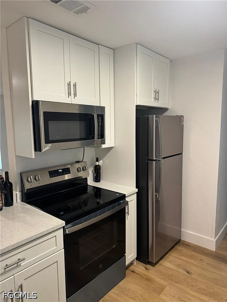 3 bed, 2.0 bath, 1264 sqft, $2,300 — Photo 4