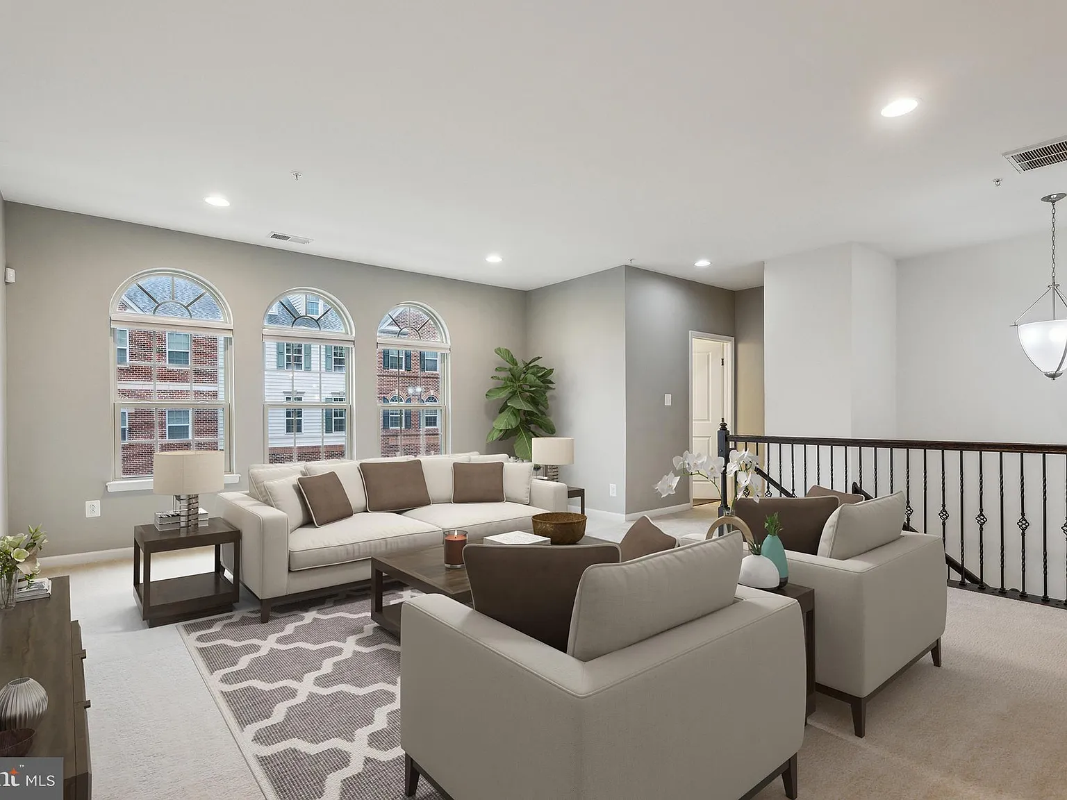 3 bed, 2.5 bath, 2630 sqft, $2,900 — Photo 2
