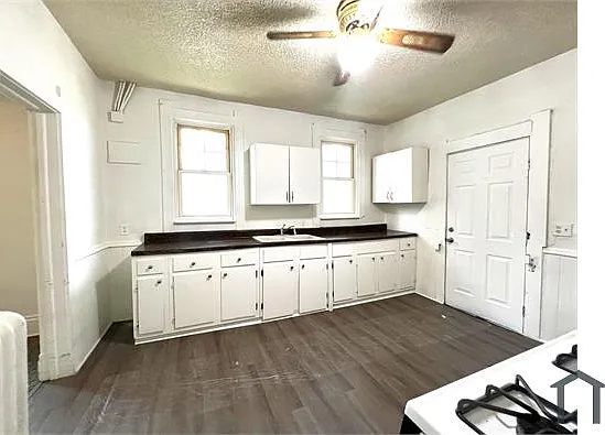 2020 Walnut St — Photo 8