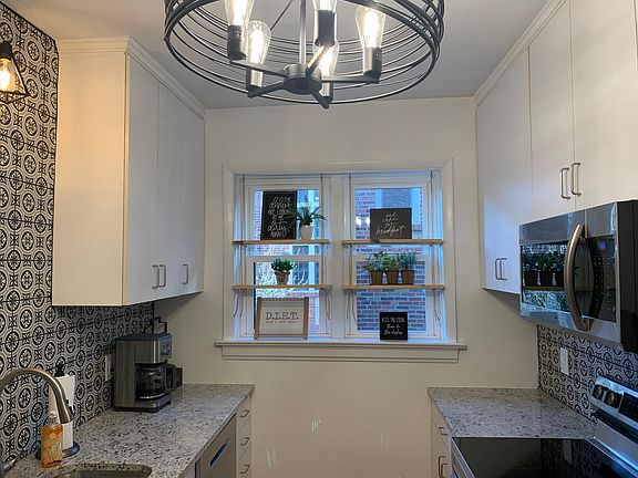 4th image of 705 Westwood Dr APT 2A