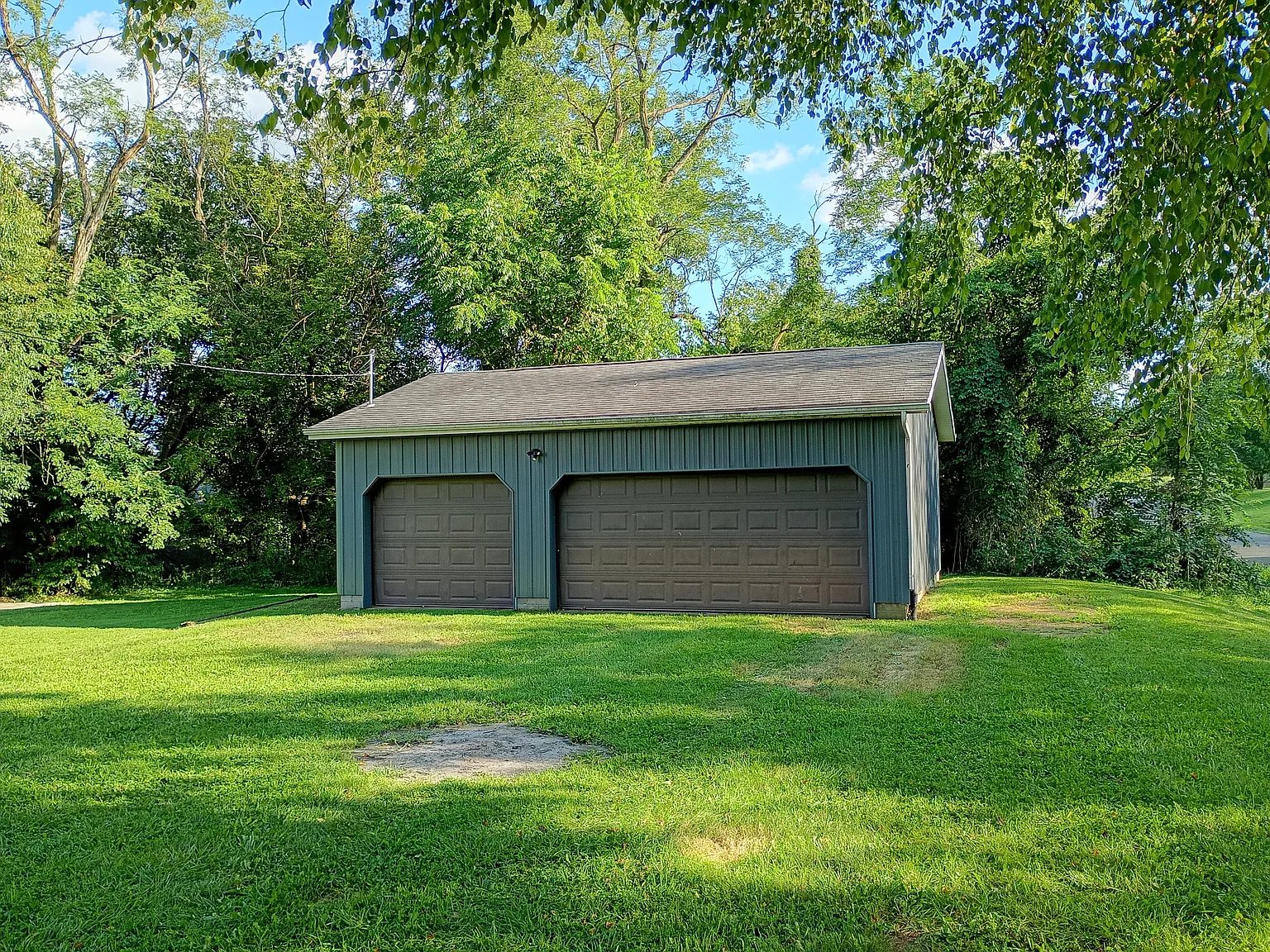 1161 River Dr — Photo 2